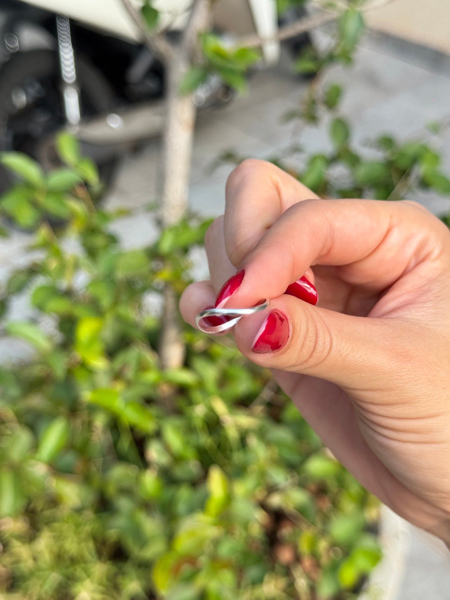 ANEL ONDULADO LISO EM PRATA 925