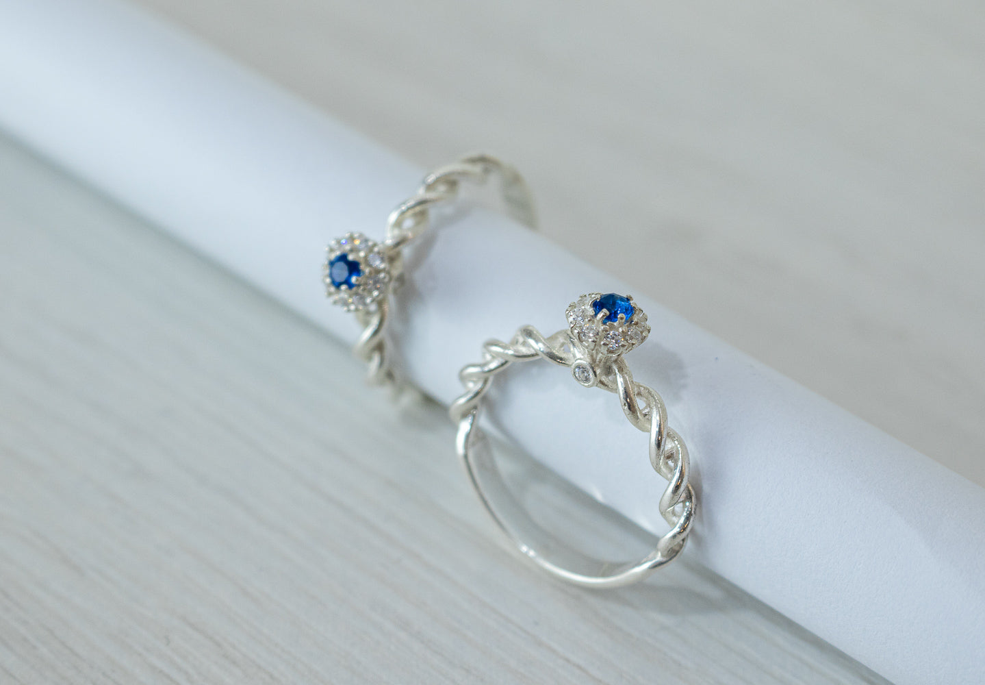 ANEL CRAVEJADO AZUL EM PRATA 925