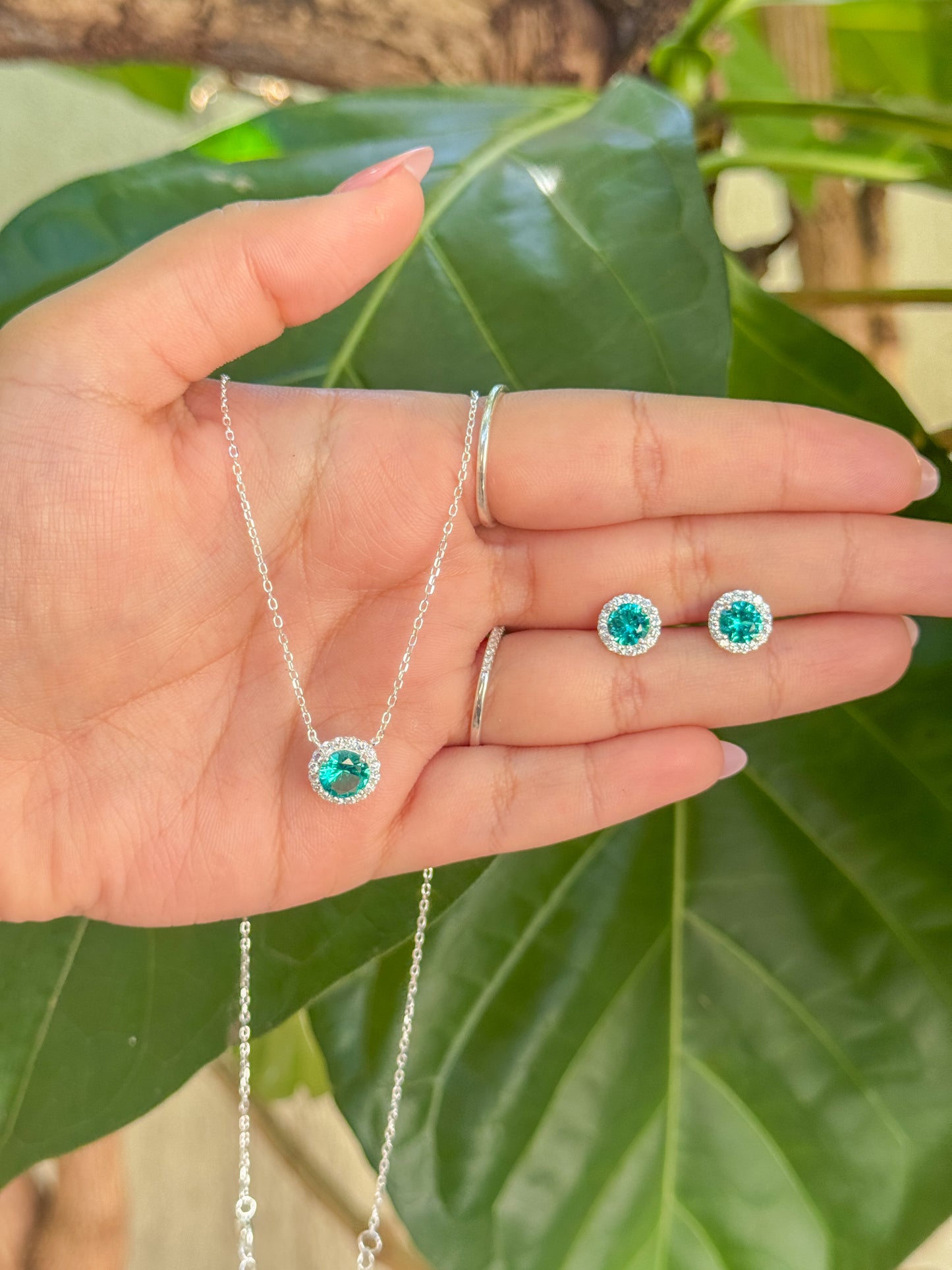 CONJUNTO REDONDO CRAVEJADO COLORS