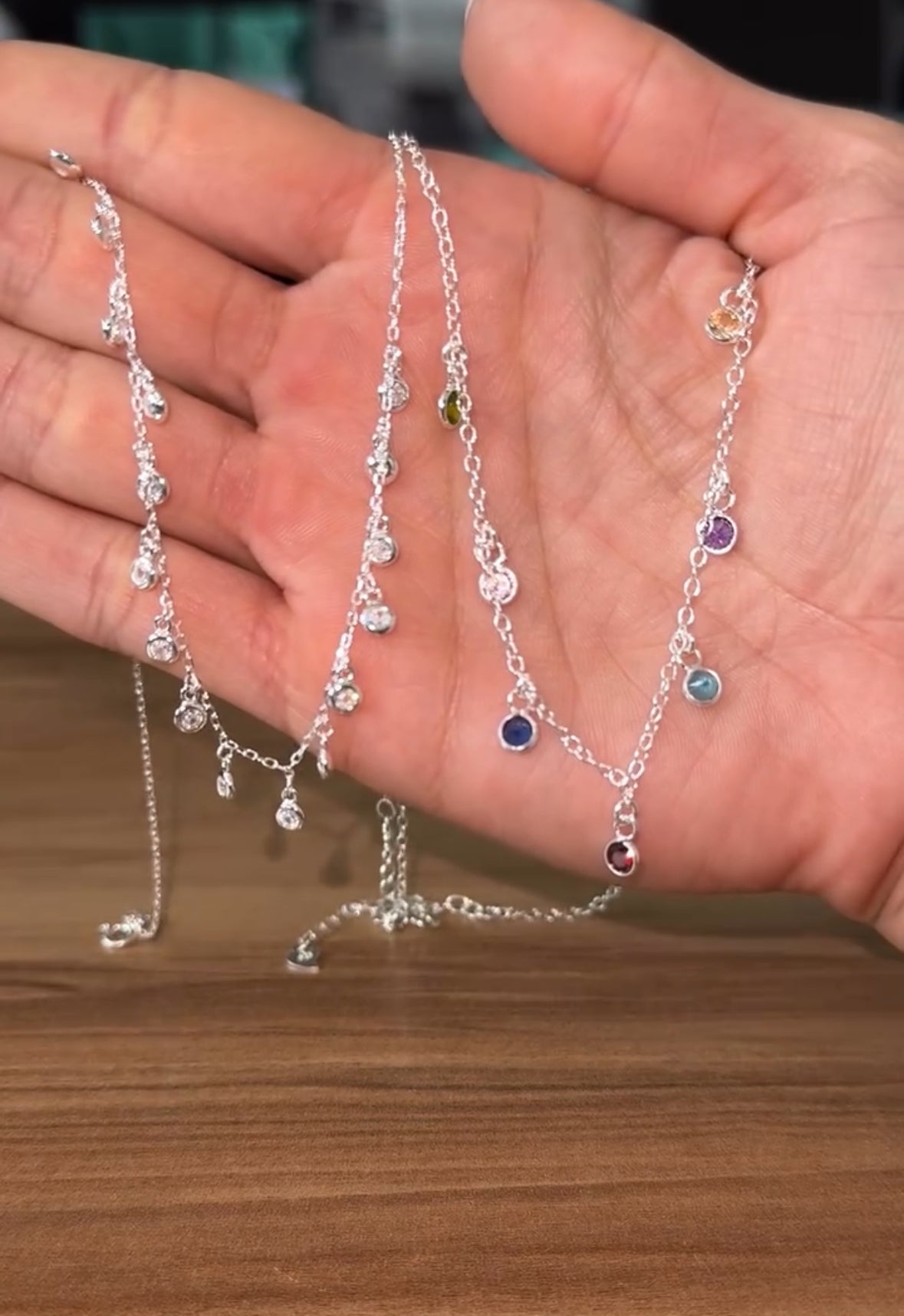 COLAR PONTOS COLORS OU CRISTAL