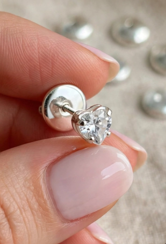 BRINCO CORAÇÃO CRISTAL TARRACHA BABY EM PRATA 925
