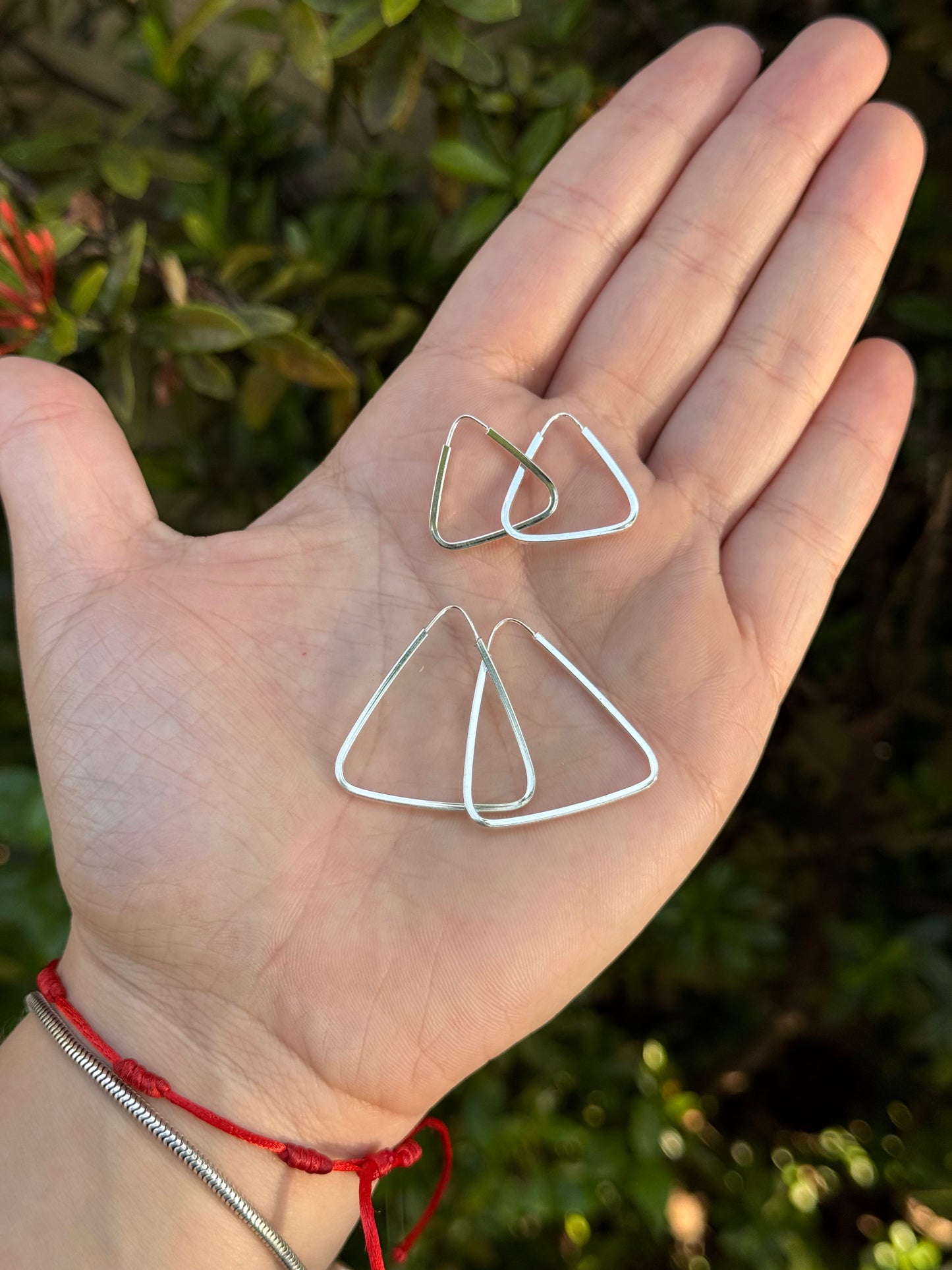 ARGOLA TRIANGULAR  FIO QUADRADO