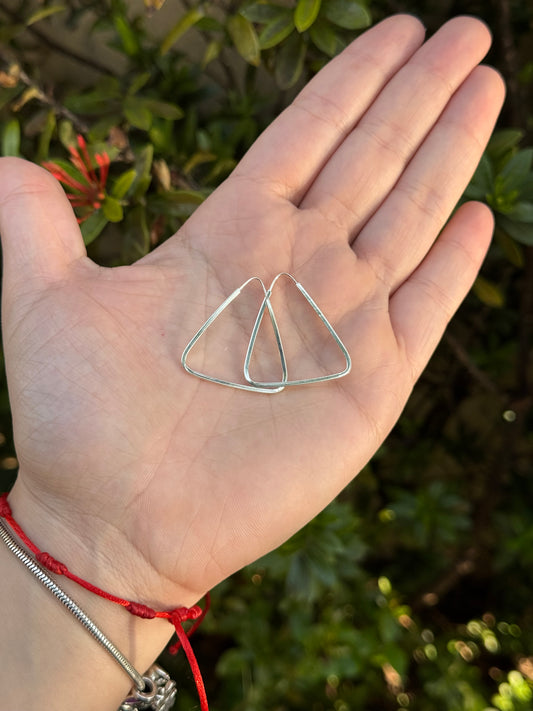 ARGOLA TRIANGULAR  FIO QUADRADO