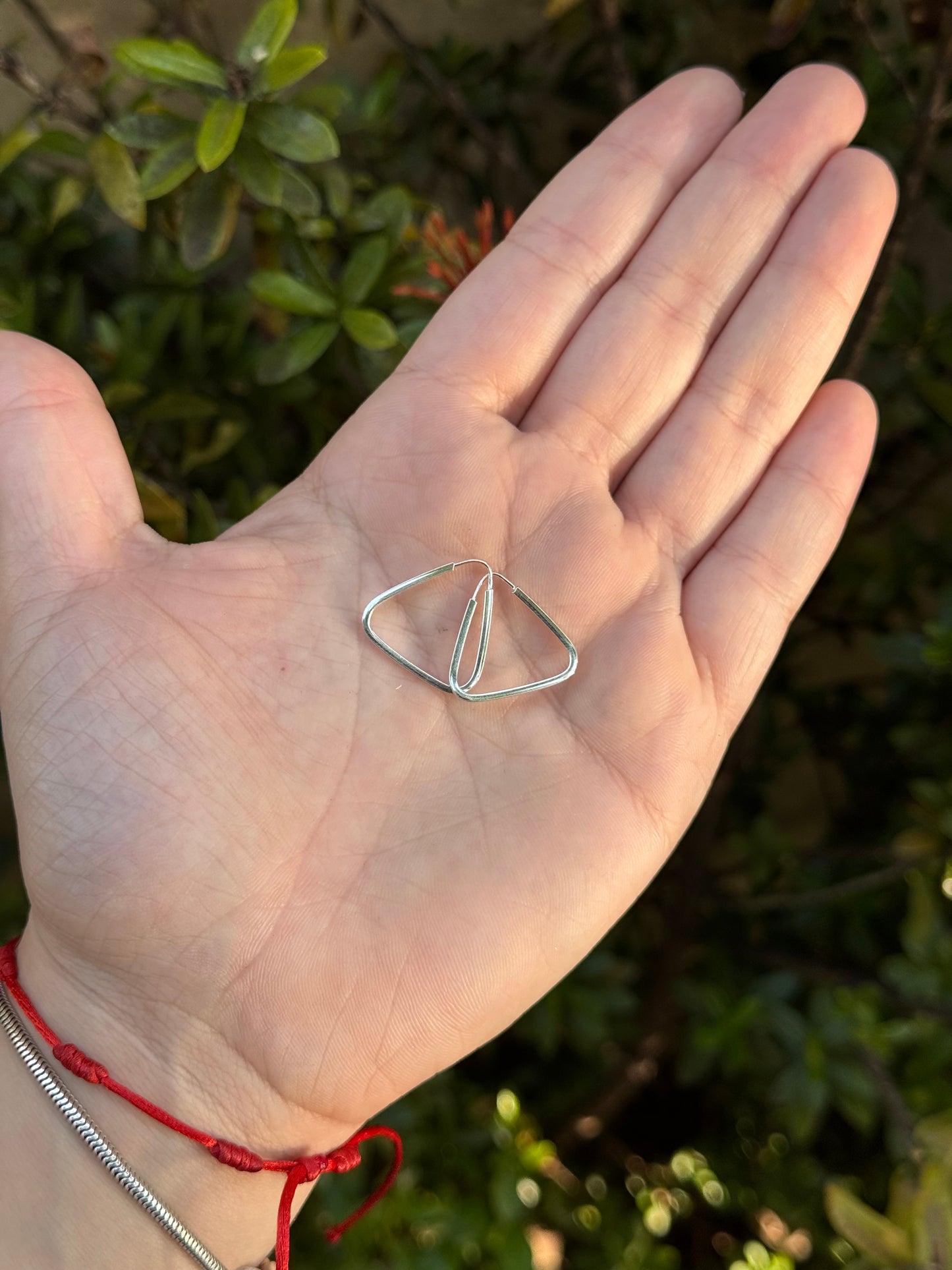 ARGOLA TRIANGULAR  FIO QUADRADO