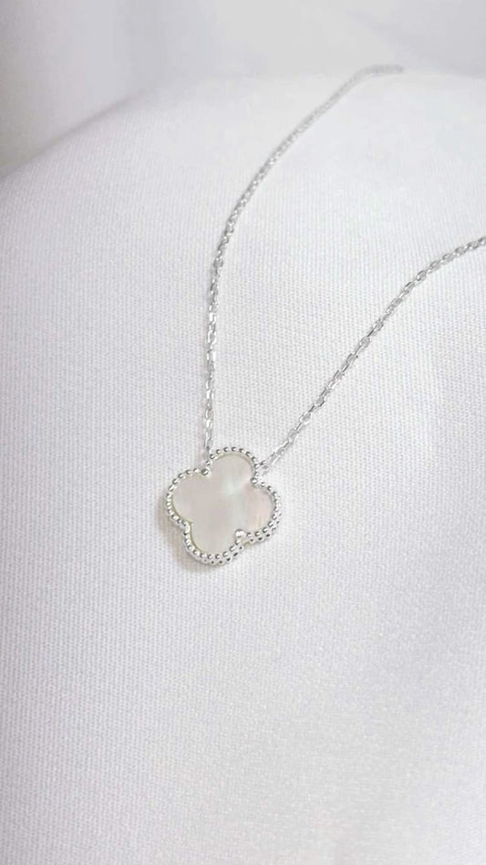 COLAR TREVO MADREPÉROLA