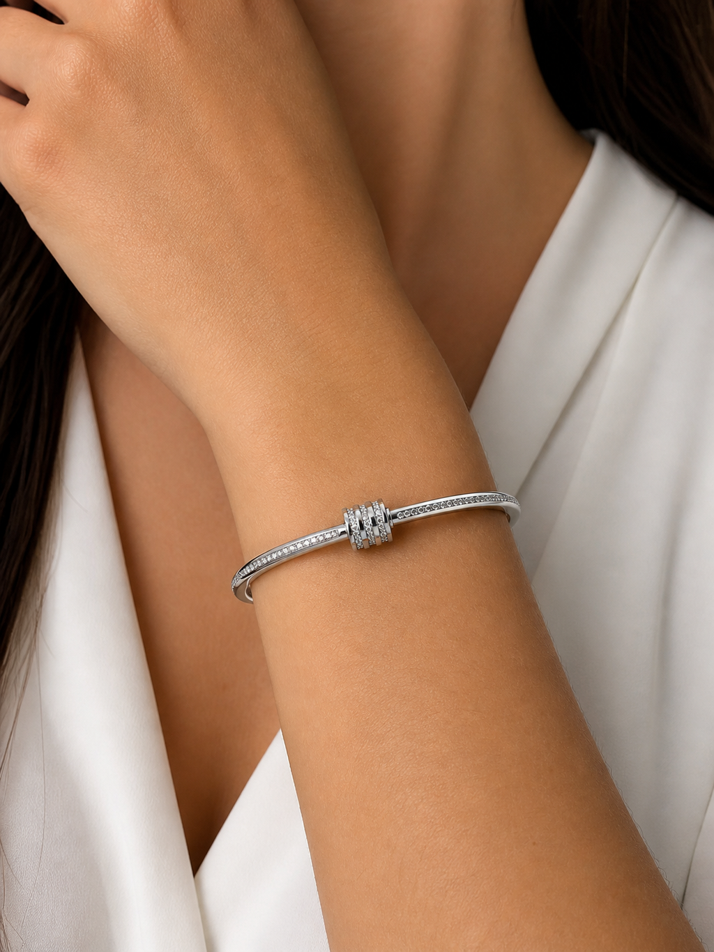 BRACELETE CRAVEJADO AÇO INOXIDÁVEL