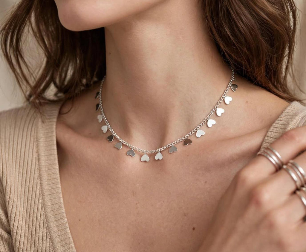 COLAR/ CHOCKER CORAÇOES LISO SEMIJOIA PRATEADA