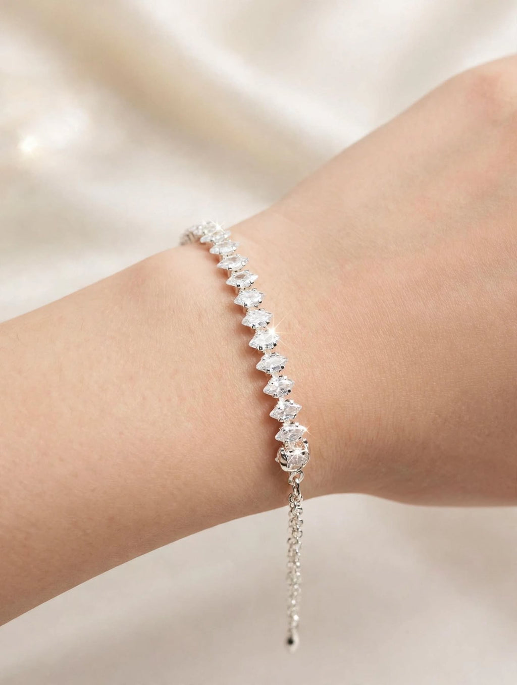 Pulseira Navette de Luxo Semijoia Prateada Premium