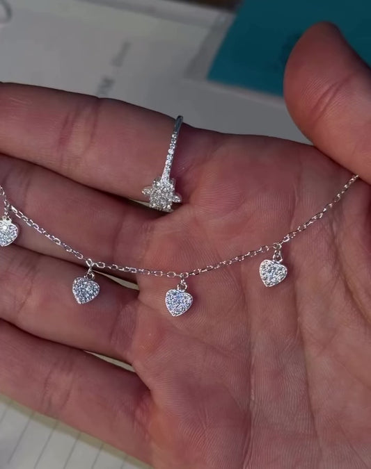 PULSEIRA COM 4 PINGENTES DE CORAÇÃO